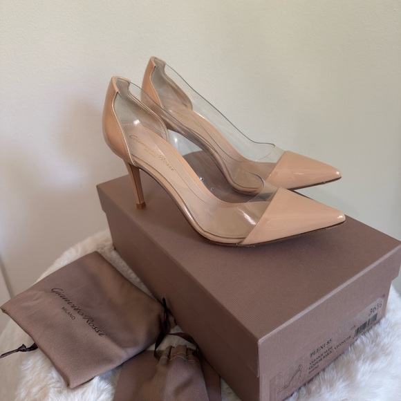 NEW Gianvitto Rossi PUMP WITH CLEAR SIDES IN PLEXI PATENT LEATHER - Picture 3 of 9